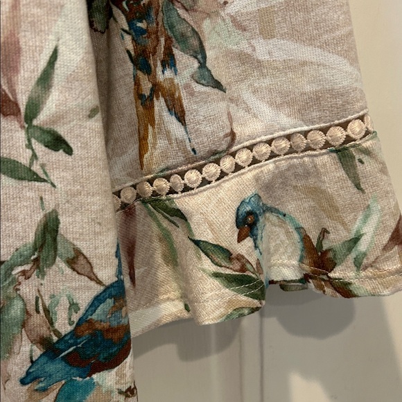 Alfred Dunner Floral Bird Print Women's Top - Cream and Green - Picture 4 of 6